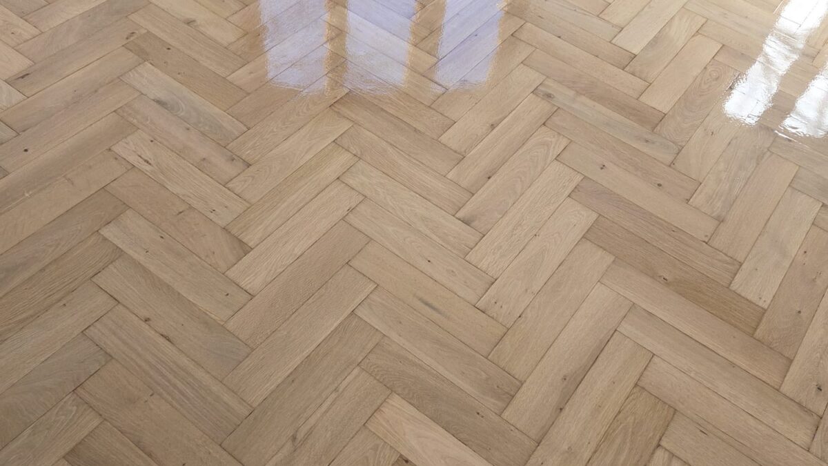 Sie suchen einen Parkettleger in der Nähe? Bautec Bodenbeläge in Stuttgart bietet professionelle Parkettverlegung, Renovierung sowie Laminat- und Vinylböden vom Fachbetrieb.
